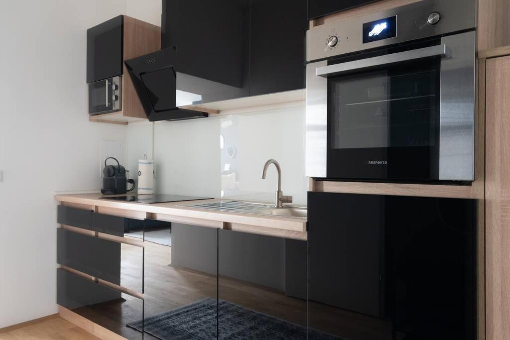 Glam 1br Suite, Easy Path By Hm Wenen